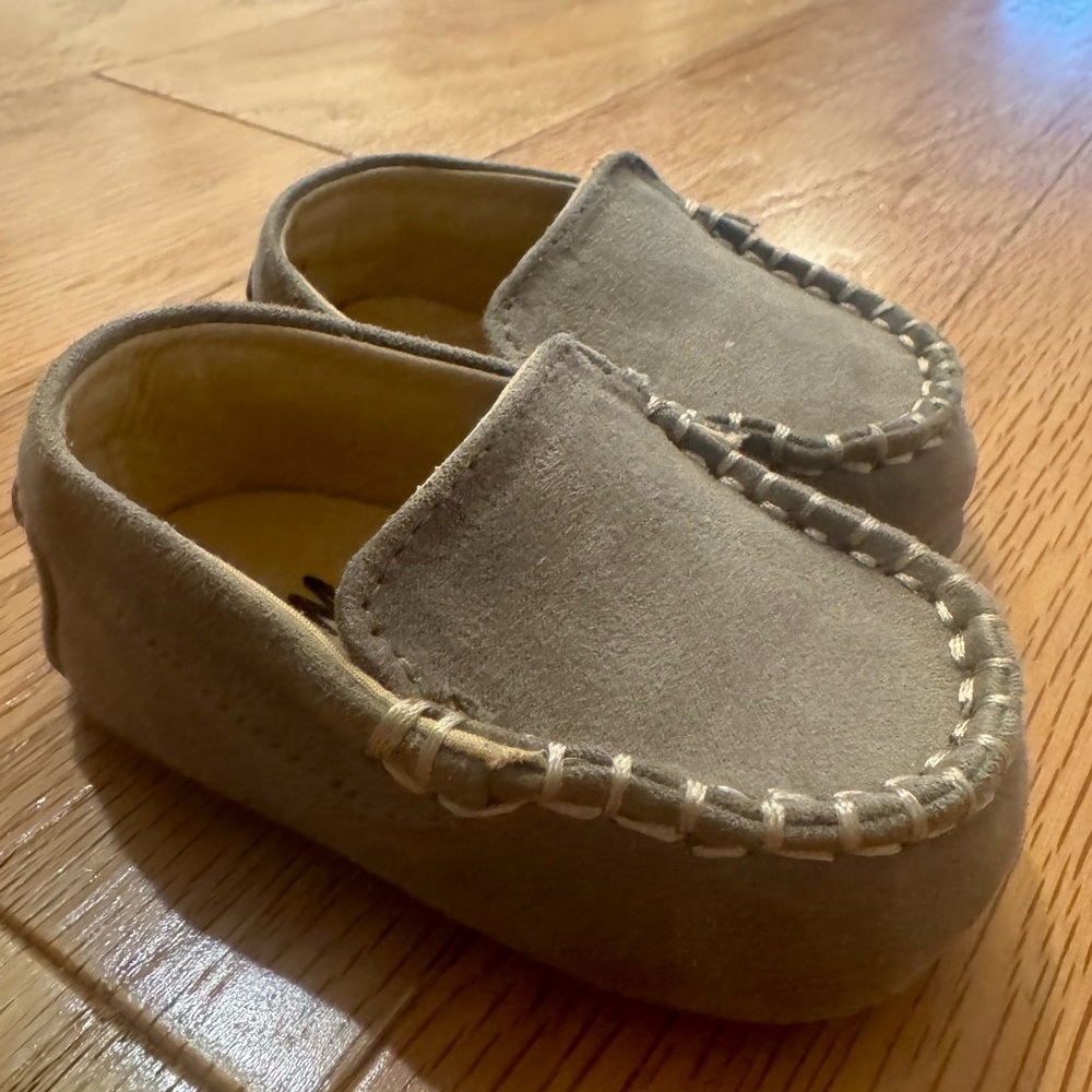 H&M tan brown baby loafers size 2-3